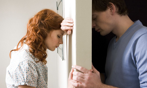 情侶吵架錯在誰？做過這7件事的人該反省 吵架、愛情、感情、爭吵、爭執、責怪、道歉、抱歉、對不起、反省、犯錯