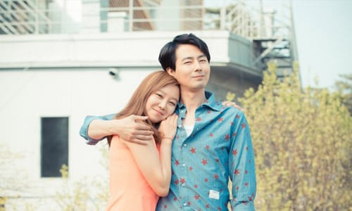 妞快報：「池海秀」孔曉振休閒穿搭抵台！熱情揮手粉絲揪甘心 池海秀、孔曉振、沒關係，是愛情啊！、抵台、韓劇