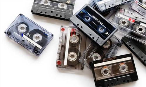 2015年出生的人可能不認識！這些將成為歷史文物的青春 回憶、青春、懷舊、懷舊系、復古、錄音帶、收音機、隨身聽、電話簿、鬧鐘、歷史、回顧、新生代、即時通、MSN