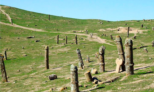 掃墓掃到雙頰潮紅…讓你心臟撲通撲通跳的生殖器墓園 伊朗、墓園、生殖器、造型、男女