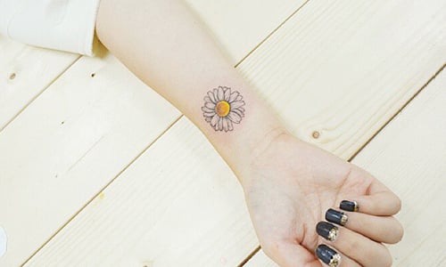 不清新我可不愛！簡約花草系刺青女孩都喜愛 刺青、清新、藝術、紋身、花草系、女孩、banul、instagram、韓國、玫瑰花、花語、藝術