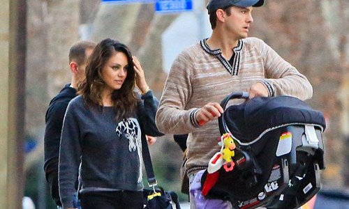 妞快報：艾希頓庫奇女兒萌照流出！牽蜜拉上街遛小孩 妞快報、艾希頓庫奇、蜜拉庫妮絲、Wyatt