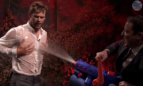 妞快報：他濕了我也…！克里斯玩遊戲受懲罰爽到迷妹 妞快報、克里斯漢斯沃、吉米法隆