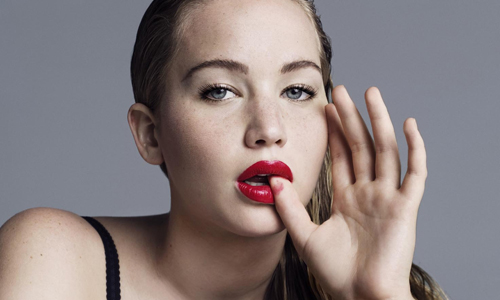 意外發現某女星走到哪脫到哪  風情萬種的名人肖像皆在《W magazine》展    W Magazine、攝影集、展覽、時尚、肖像