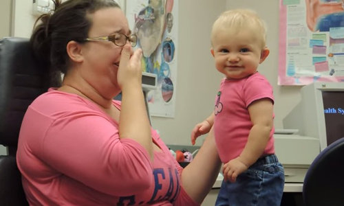 原來我的名字是……寶寶第一次聽見聲音的反應超感動    聾女、失聰、聽見、聲音、聽到