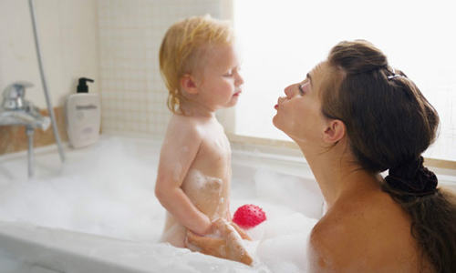 如何與異位性皮膚炎共存？醫：控制病情重保濕 健康醫療網、異位性皮膚炎、嬰幼兒、紅疹、植物性油脂