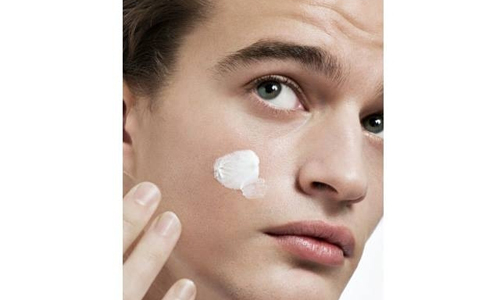 防曬品該如何挑選？冬季防曬2大保養指南 GQ、冬季、防曬、紫外線、皮膚老化、物理防曬、油膩、天然、補水