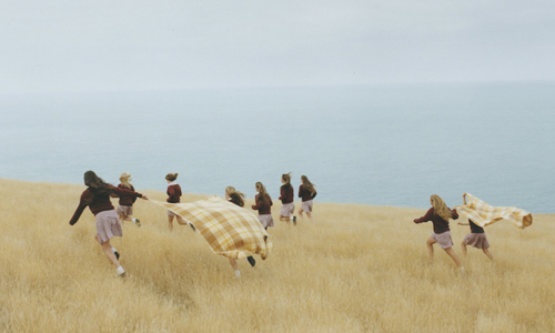 偷窺女高中生一起做的秘密事...女孩們的美好時光攝影集 Osamu Yokonami、橫浪修、日本、攝影、日系、清新、空氣感、女孩、朋友、Assembly、青春、同儕、高中、女校、友情、藝術