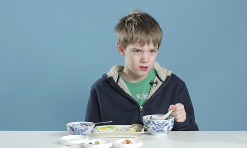 「誰早餐吃死掉的魚啦？」小孩第一次吃各國早餐的反應是… 反應、小孩、可愛、複雜、微妙、各國料理、食物、反應