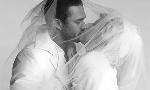 一開始想用糖果戒指打發Gaga？女神卡卡未婚夫Taylor Kinney Lady Gaga、Taylor Kinney、泰勒基尼、訂婚、芝加哥烈焰