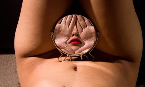 一天照幾次鏡子才算自戀？零死角的裸女情色攝影集 Alva Bernadine、攝影、色情、藝術、鏡子