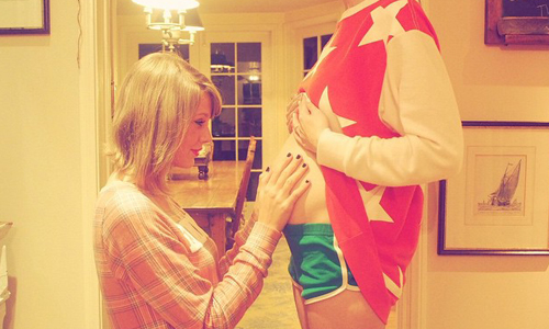 妞快報：還沒出生就獨享泰勒絲的愛！小天后被閨蜜點名當教母  妞快報、泰勒絲、潔米金、 JAMIE KING、教母