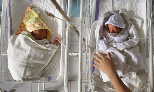 法國版藍色生死戀？錯抱女嬰長大得知身世後的選擇是...... 抱錯、嬰兒、烏龍、藍色生死戀、法國