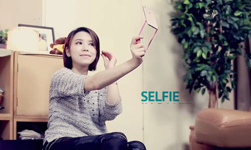 最新自拍神器！自拍手機殼讓你拍照不求人 自拍、手機殼、自拍棒、自拍神器