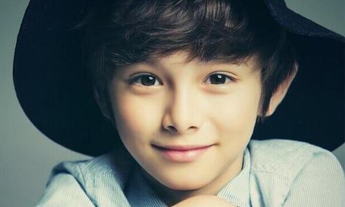 一舉一動都像在拍廣告！韓澳混血帥正太Dennis Kane強勢掠奪妳的心！ 正太、小孩、萌、帥、Dennis Kane