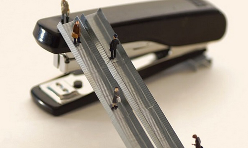 釘書針竟是他們的電扶梯！？迷你人偶的生活日誌 迷你、微型、人偶、藝術、創意