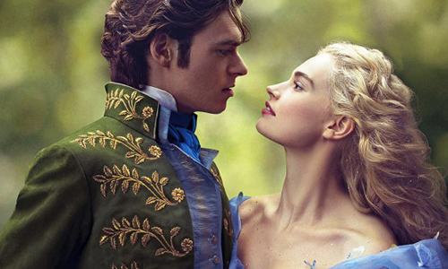 進電影院也聽不到！仙杜瑞拉與神仙教母戲外開金口獻唱 仙杜瑞拉、莉莉詹姆斯、仙履奇緣、原聲帶、 A Dream Is a Wish Your Heart Makes、 Bibbidi Bobbidi Boo、 海倫娜寶漢卡特、lily james、 薇娜費爾頓、 艾琳伍茲