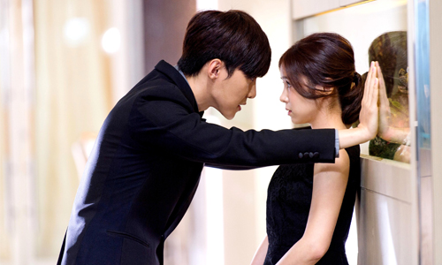 [新聞稿] 三立、東森新週五華劇「莫非，這就是愛情」唐禹哲壁咚李佳穎霸氣十足 莫非，這就是愛情、唐禹哲、李佳穎