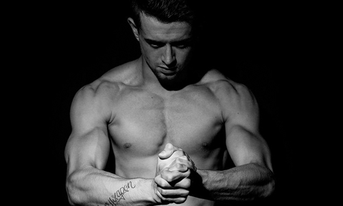 猛男排排站為你送咖啡！地表最「肌」情的心跳咖啡廳誕生 上野、肌肉咖啡廳、兄貴、健美、wow