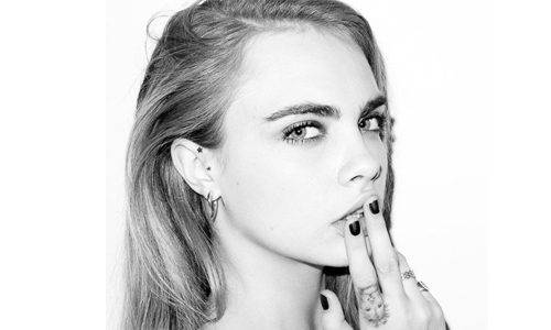 愛吃培根到乾脆刺在身上　搞怪超模卡拉的刺青小秘密 tattoo、cara delevingne、rihanna、rita ora、bang bang