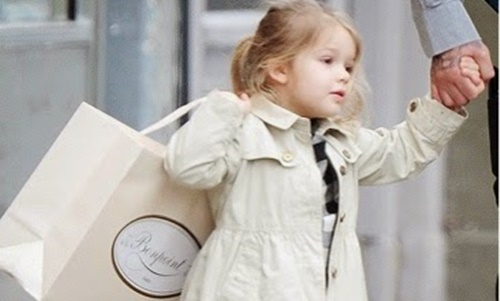 妞快報：小哈波萌度爆表！貝克漢牽小手上街敗家好溫馨 妞快報、貝克漢、小哈波、星二代、Harper Seven Beckham