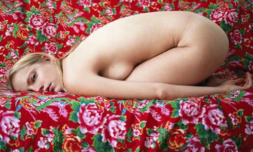 巴黎女人連裸體都很優雅！法式風情的千嬌百媚攝影集 Natasha Gudermane、攝影、法式、千嬌百態、裸、巴黎、上空、藝術、美麗、自然、人物、肖像、唯美、夢幻、自在、陌生、居家、拉脫維亞、藝術