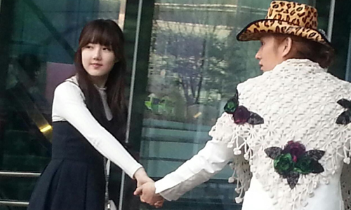 妞快報：這次來真的？金希澈和小「女友」牽手直擊 妞快報、金希澈、SJ、Gfriend、Yerin