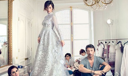 妞快報：福爾摩斯孕妻婚紗曝光！ 絕美LOOK搶先看 福爾摩斯、班奈狄克康柏拜區、蘇菲杭特、婚紗、Valentino、禮服、雪紡、蕾絲、安妮萊柏維茲