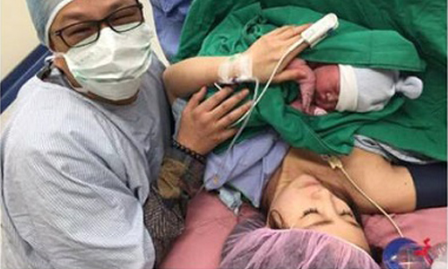 妞快報：「拜託不要長得像我」47歲的沈玉琳當爸了！ 沈玉琳、芽芽、女兒、寶寶、當爸、爸爸、父親、生產、生小孩、妞快報