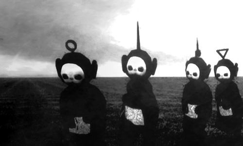 黑白版《天線寶寶》根本恐怖片 跟他說再見可能真的就掰了 天線寶寶、黑白、 Joy Division、atmosphere、恐怖