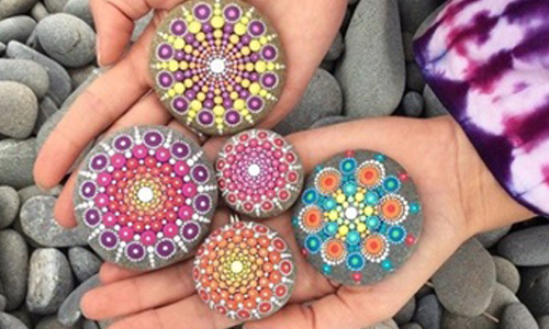 讓瘋狂的石頭點亮人生！七彩繽紛的創意石頭彩繪 點、點點、彩繪、彩色、繽紛
