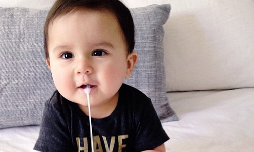 當眾摳屁屁是跟老爸學的嗎？萌孩脫序行為事件簿 kidsaretheworst、Instagram、IG、壞、小孩、闖禍、孩童、年幼、幼童、可愛、可恨、可惡