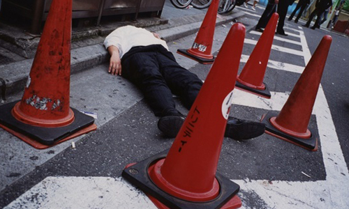 乾一杯飲落去！日本上班族醉態百出攝影集 川本健二、攝影、藝術、醉漢、街頭、醉、喝醉、酒、喝酒、應酬、日本、上班族、壓力、藝術