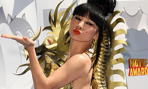 妞快報：一尾活龍我Hold住！白靈衣不驚人死不休 妞快報、白靈、紅毯、頒獎典禮、驚人