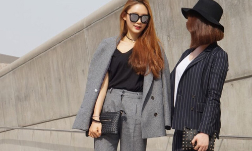 請把黑白單品準備好！正港韓妞2015年春天這樣穿 韓國、首爾、時尚、穿搭、黑白、街拍、首爾時尚週、2015、春天