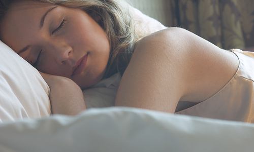 側睡蜷縮代表...？從睡姿看你是怎樣的情人 睡姿、個性、感情、戀愛、情人