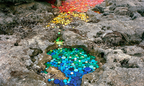 墨西哥海岸間出現彩色奇景？繽紛藝術背後的真相是…… 墨西哥、Alejandro Duran、海洋、汙染、問題