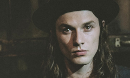 才剛出道泰勒絲就已經是他的粉絲？90後憂鬱系才子─James Bay James Bay、詹姆斯貝、泰勒絲、全英音樂獎、樂評首選獎