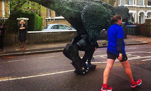 你們真的有在認真跑步嗎？鴕鳥、耶穌亂入倫敦馬拉松超瘋狂 跑步、拉松、倫敦、鴕鳥、耶穌、亂入、瘋狂、惡搞、跑、