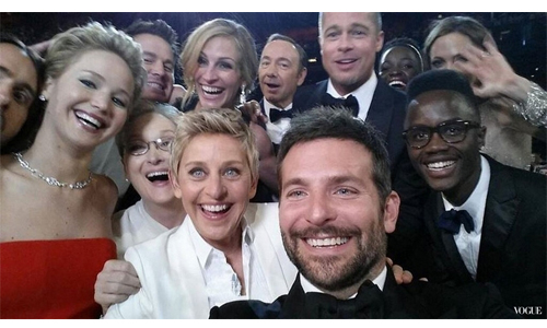 [友站新聞] 紅毯毒瘤！？坎城影展下令：「自拍Out！」 VOGUE、自拍、自拍棒、坎城、影展