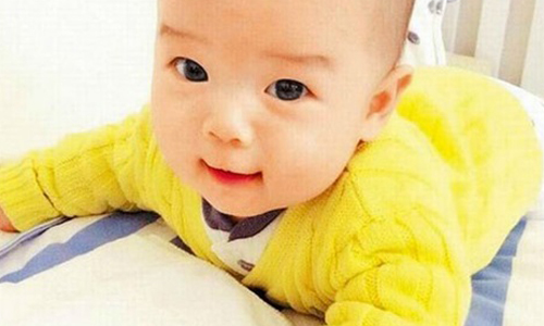 像爸爸還是媽媽？侯佩岑愛子小海豚Q嫩模樣曝光 侯佩岑、兒子、可愛、萌、小海豚