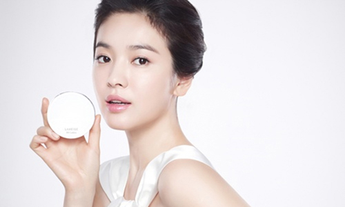 [友站新聞] 韓妞最愛的底妝小物！　韓國最紅氣墊粉餅打造最強光澤肌  ibeauty、韓國、光澤感、氣墊粉餅、保濕、BB霜