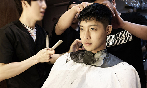 妞快報：金賢重懺情落髮正式入伍！恩師裴勇俊全程陪伴 妞快報、金賢重、懺情、落髮、入伍、恩師、裴勇俊、當兵、粉絲