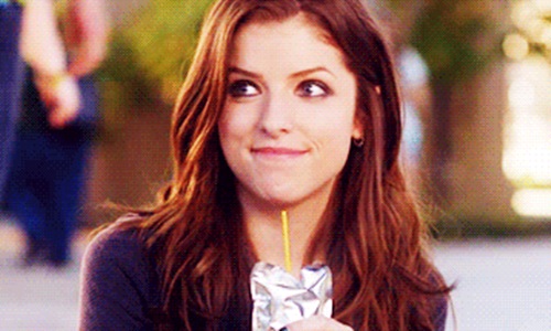 她就是怪得很可愛！安娜坎卓克5種怪舉止讓我們不得不愛 安娜坎卓克、Anna Kendrick、可愛、女星、舉止、鬍子、洗澡