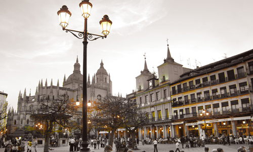 妞專訪︰搭火車更享受？資深導遊王儷瑾帶你玩翻西班牙 妞專訪、愛玩妞、王儷瑾、西班牙、巴塞隆納、導遊、旅行、人情味、旅費、玩樂、傳說