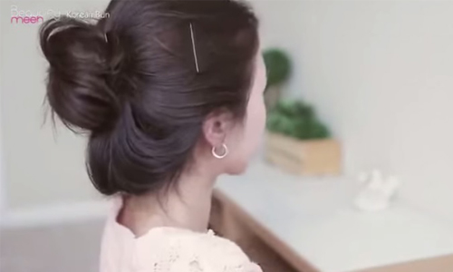 原來不要的__可以這樣利用？隨性丸子頭的5個小技巧 髮圈、襪子、丸子頭、包包頭、夏天、髮型、tips、小秘訣、小技巧