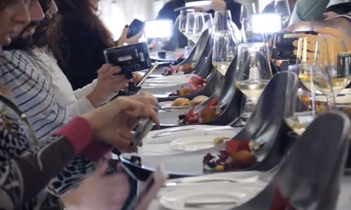 拍照比品嘗還重要？專門餵食手機的攝影餐盤 攝影、手機、拍照、美食、低頭族