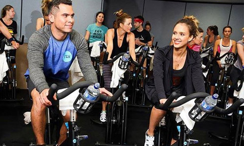 運動搞得跟去夜店一樣！你不可不認識的新健身時尚：飛輪 健身、飛輪、有氧運動、Spinning、Flywheel