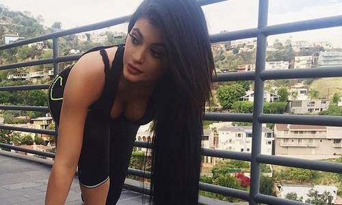 到底去健身還是去曬辣肉的？8張名人健身自拍搞得市井小民壓力好大 自拍、健身房、亞歷珊卓安布羅休、卡莉克勞斯、Kylie Jenner