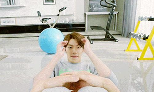 [友站新聞] 減肥不成？金宇彬陪做運動 包準狂瘦10公斤 pikicast、taiwan、金宇彬、運動、仰臥起坐、減肥